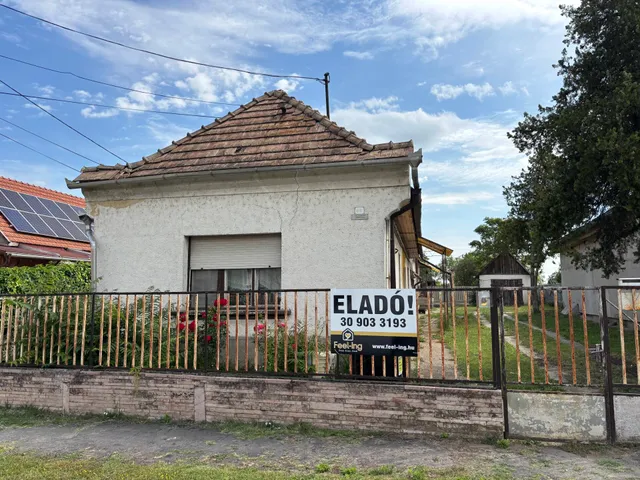 Eladó ház Naszály 78 nm