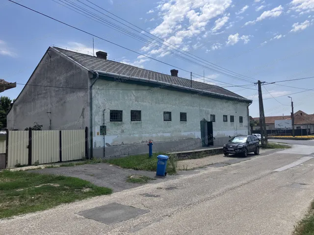 Eladó kereskedelmi és ipari ingatlan Polgár 320 nm