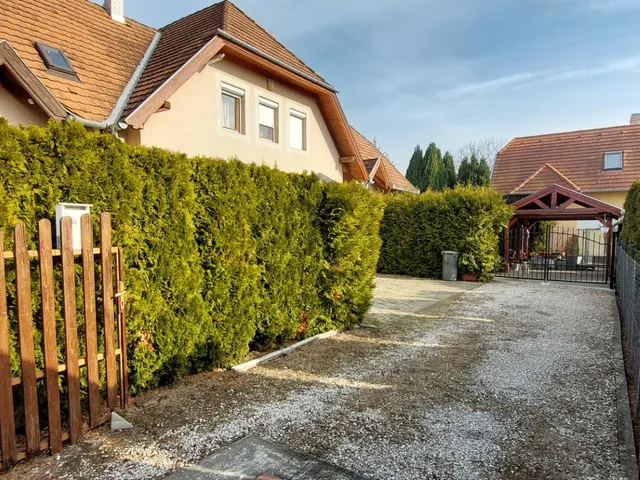 Eladó ház Balatonkenese, Tulipán utca 80 nm