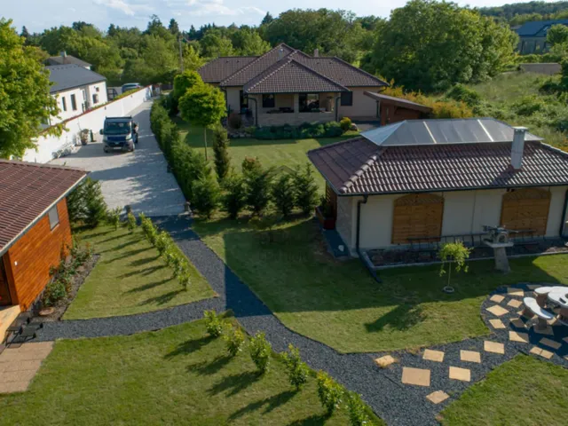 Eladó ház Balatonkenese 219 nm