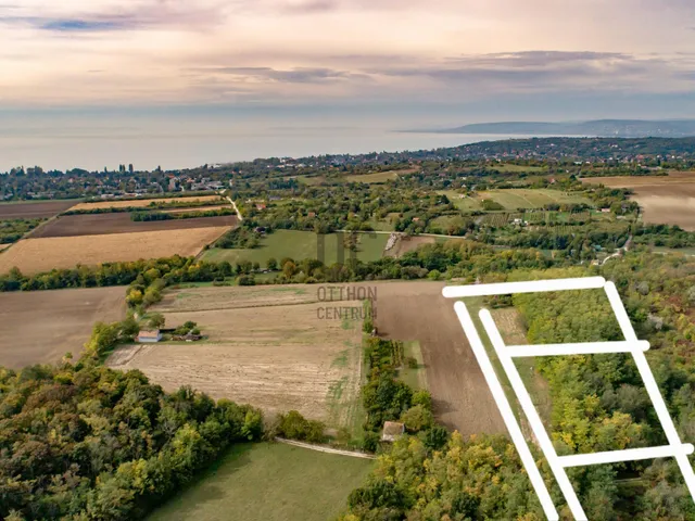 Eladó telek Balatonkenese 4330 nm