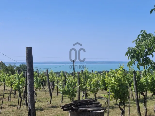 Eladó telek Balatonkenese 2858 nm