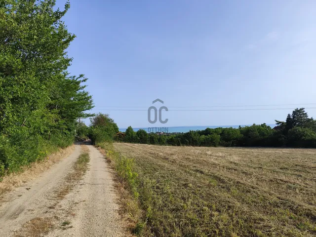 Eladó telek Balatonkenese 2642 nm