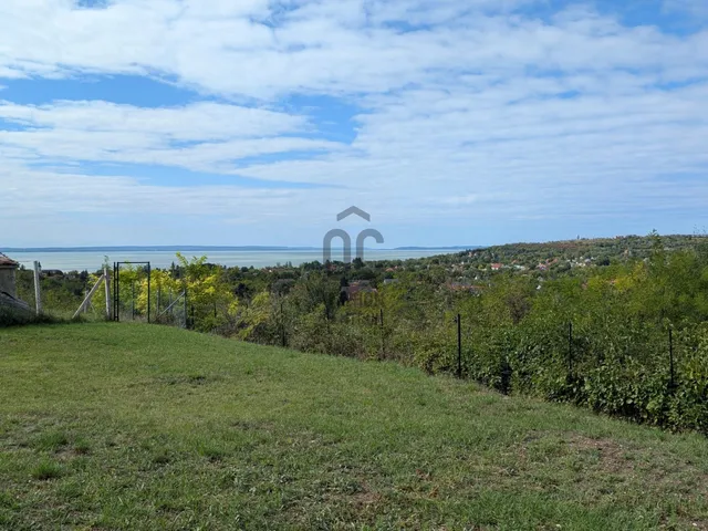Eladó telek Balatonkenese 788 nm