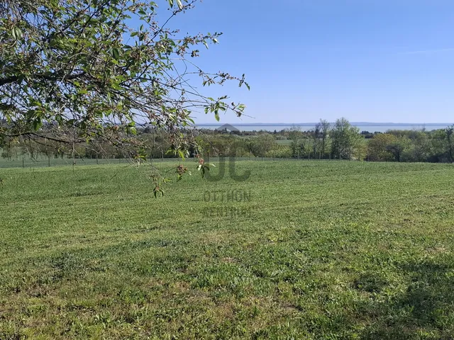 Eladó telek Balatonkenese 3000 nm