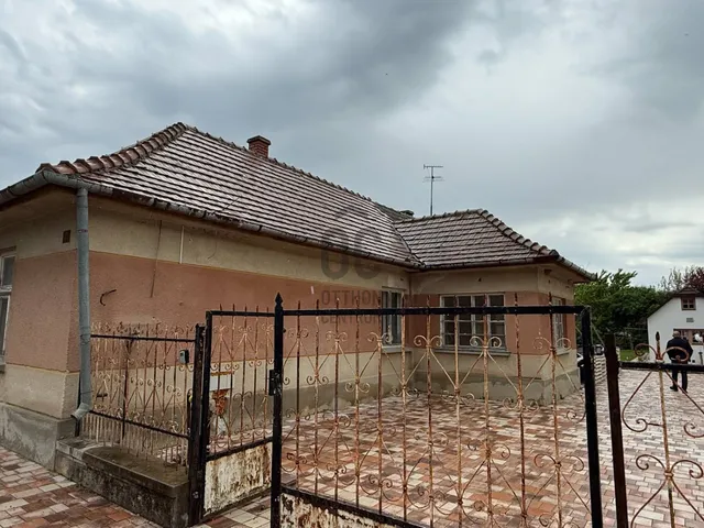 Eladó ház Balatonkenese 130 nm