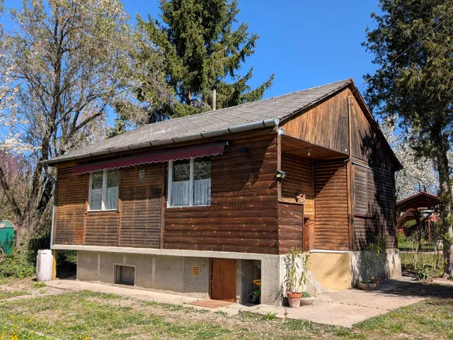 Eladó üdülő és hétvégi ház Balatonkenese 50 nm