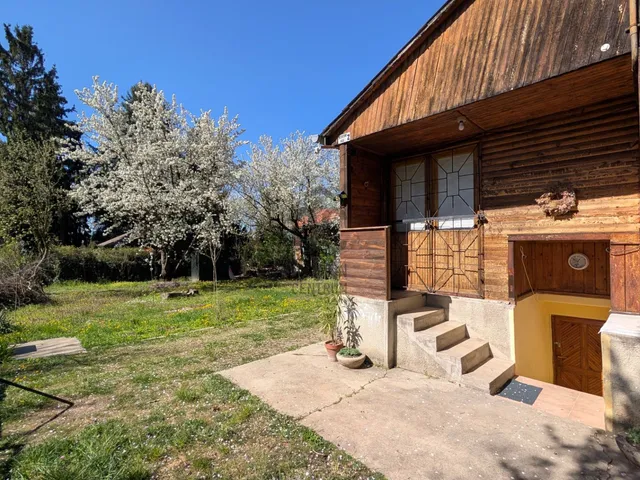 Eladó üdülő és hétvégi ház Balatonkenese 50 nm