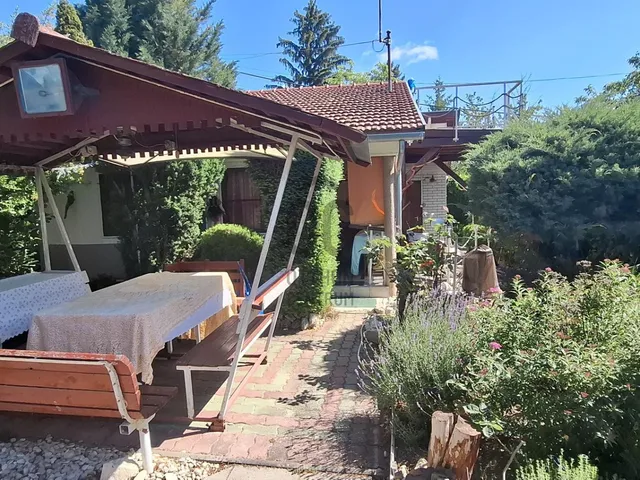 Eladó nyaraló Balatonkenese 40 nm
