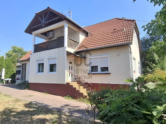 Eladó ház Balatonkenese 230 nm