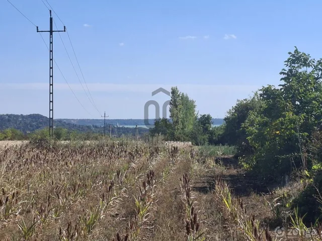 Eladó telek Balatonkenese 2090 nm
