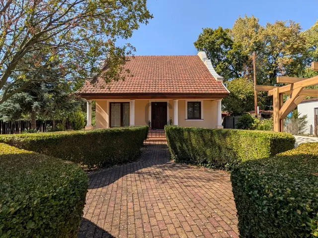 Kiadó ház Balatonakarattya 143 nm