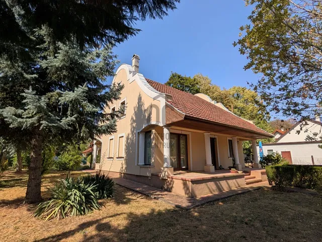 Kiadó ház Balatonakarattya, Árpád utca 143 nm