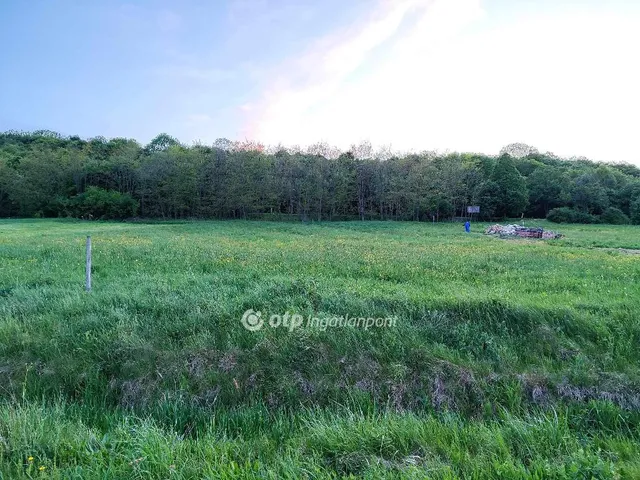 Eladó telek Bakonyjákó 1200 nm