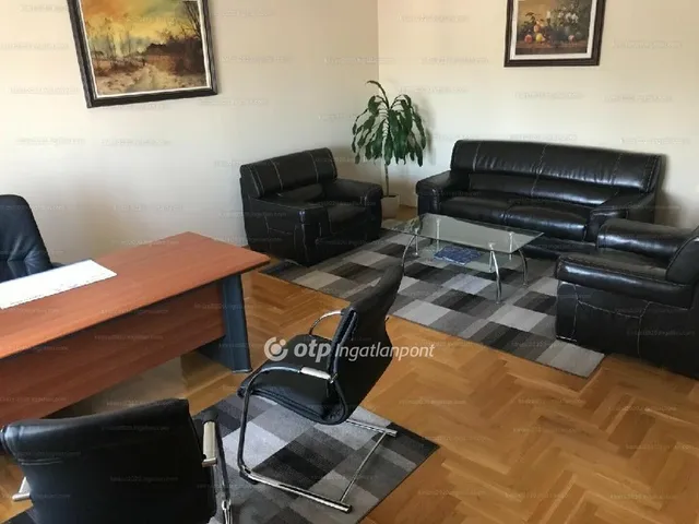 Kiadó kereskedelmi és ipari ingatlan Veszprém, Belváros 102 nm