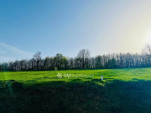 Eladó telek Eplény 828 nm