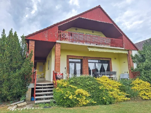 Eladó ház Alsóörs 186 nm