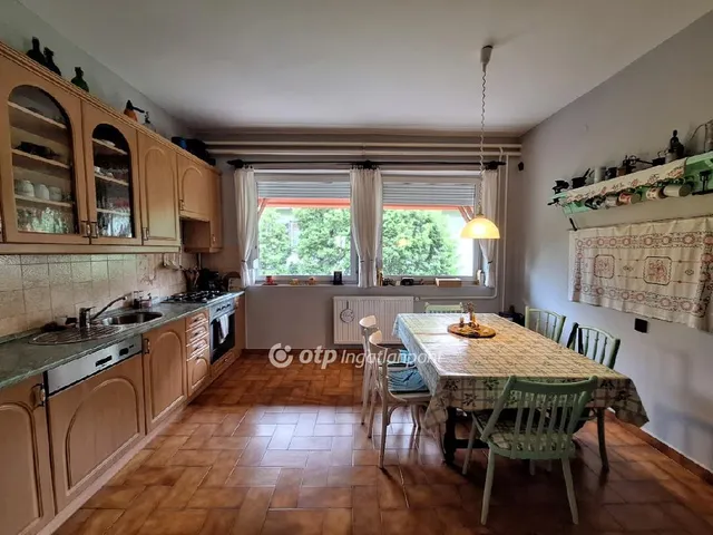 Eladó ház Alsóörs 186 nm