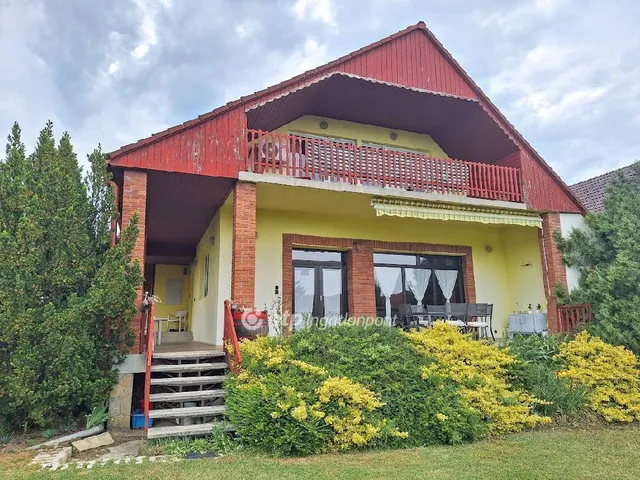Eladó ház Alsóörs 186 nm