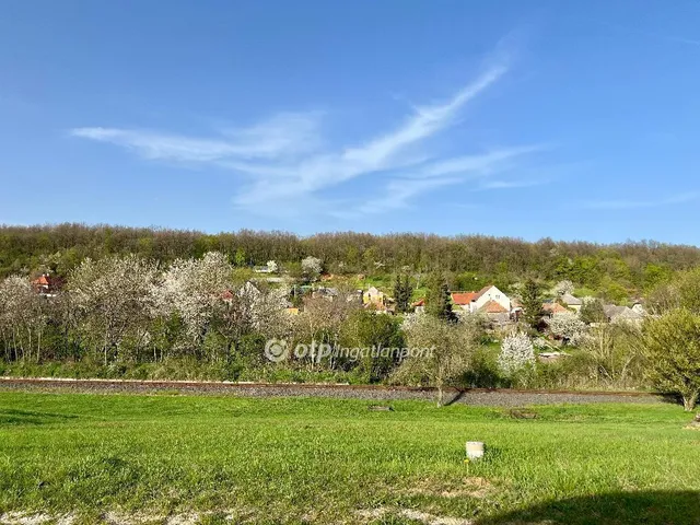 Eladó telek Eplény 828 nm