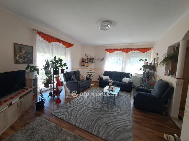 Eladó ház Bakonyszentkirály 308 nm
