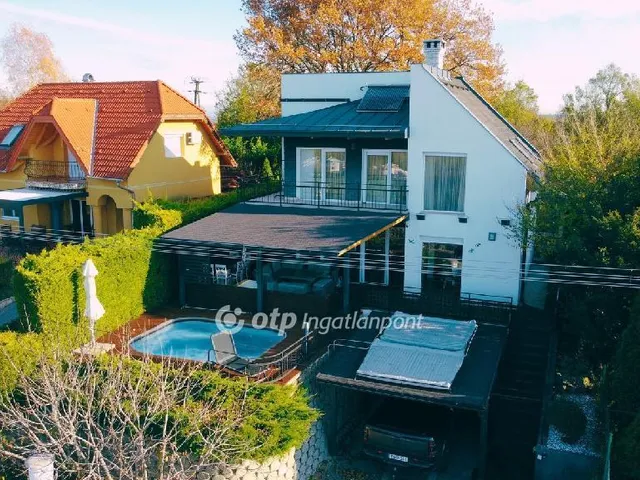 Eladó ház Balatonfűzfő, Mámatető 200 nm