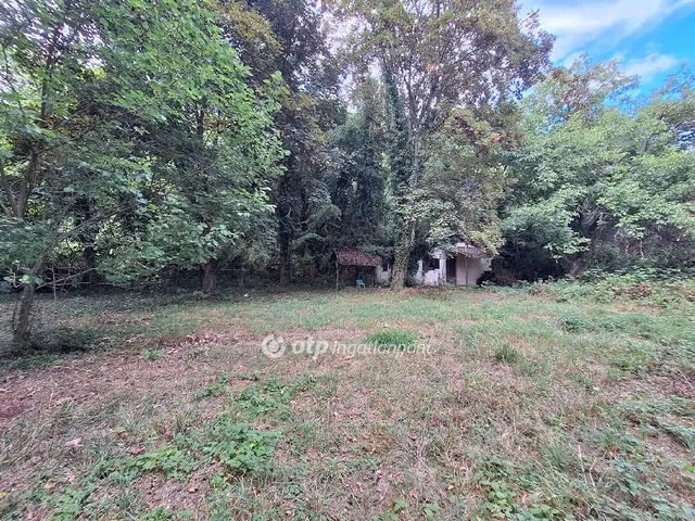 Eladó telek Balatonkenese 4447 nm