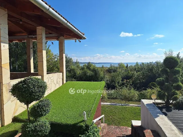 Eladó nyaraló Balatonalmádi 52 nm