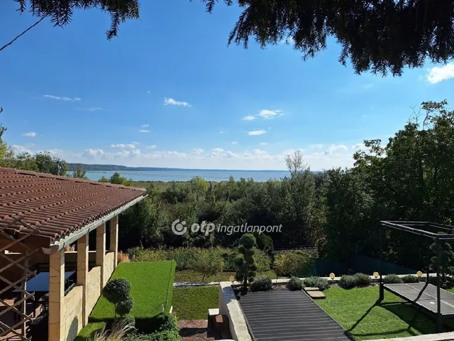 Eladó nyaraló Balatonalmádi 52 nm
