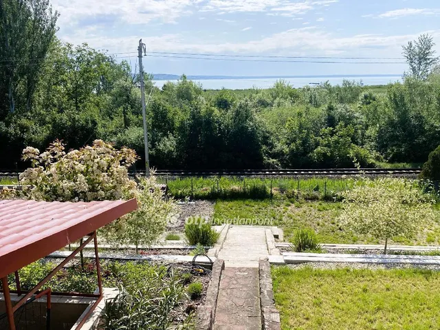 Eladó nyaraló Balatonalmádi 52 nm