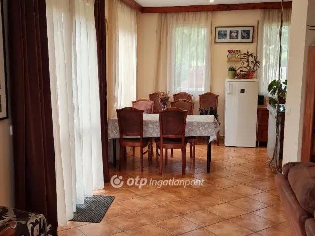 Eladó ház Veszprém, Gyulafirátót 295 nm