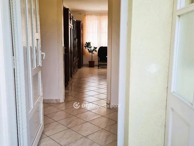 Eladó ház Veszprém, Gyulafirátót 295 nm