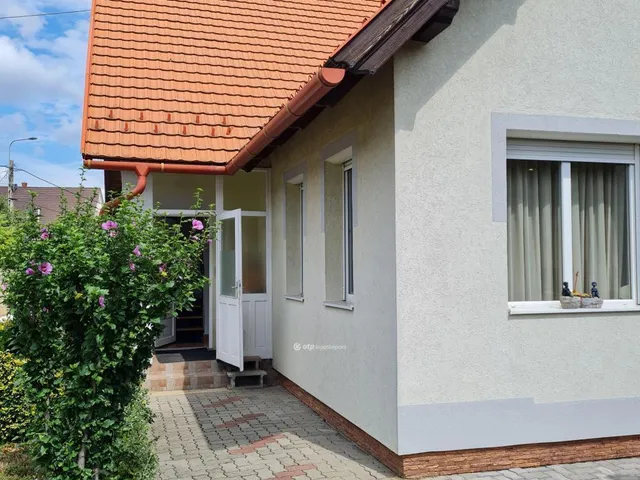 Eladó ház Veszprém, Gyulafirátót 295 nm