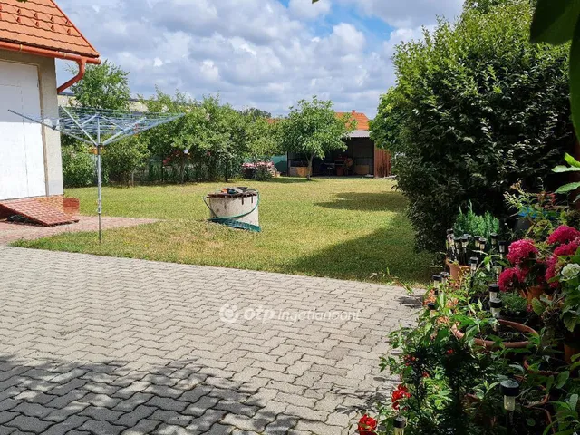Eladó ház Veszprém, Gyulafirátót 295 nm