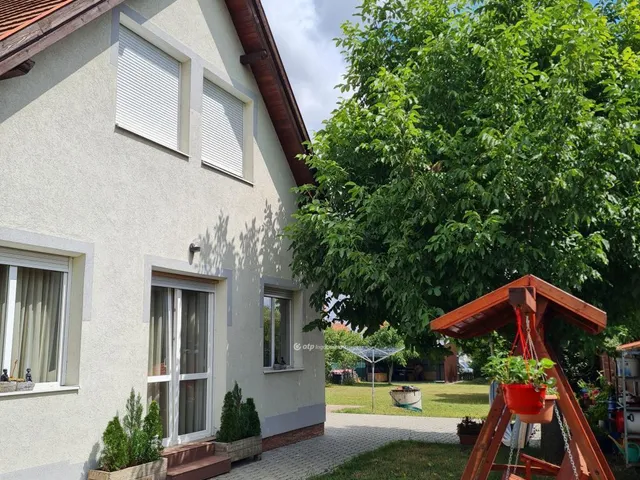 Eladó ház Veszprém, Gyulafirátót 295 nm