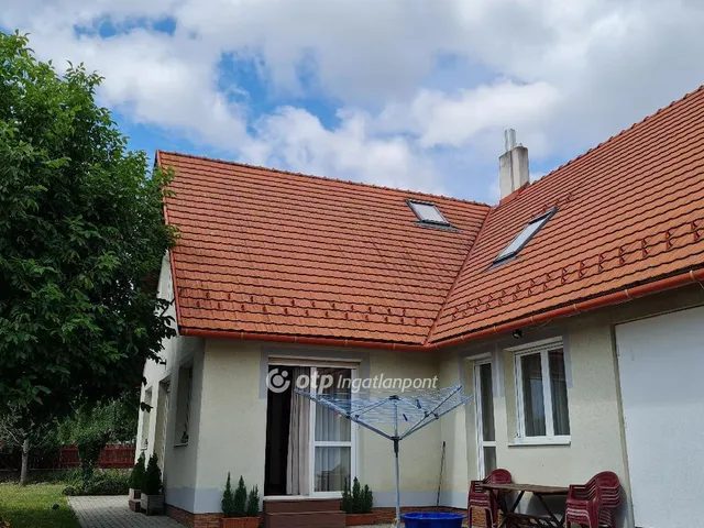 Eladó ház Veszprém, Gyulafirátót 295 nm