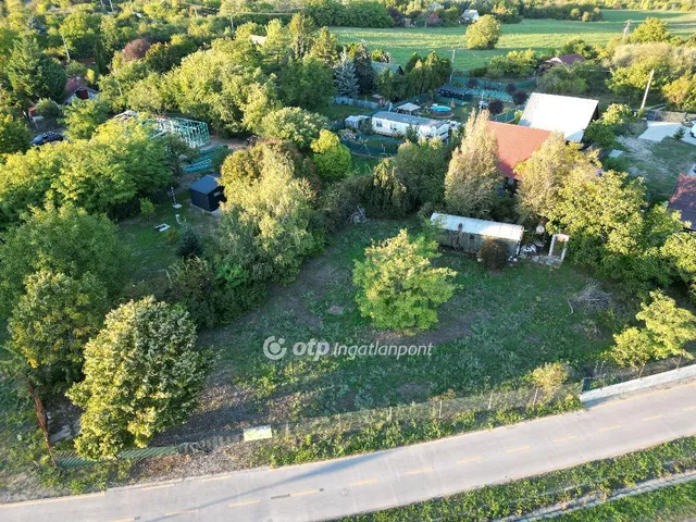 Eladó telek Balatonakarattya 872 nm