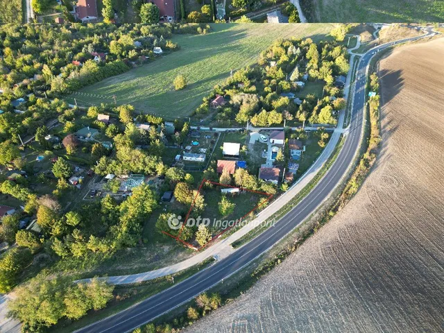 Eladó telek Balatonakarattya 872 nm