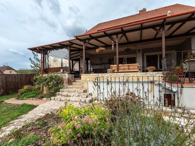 Eladó ház Lovas 140 nm