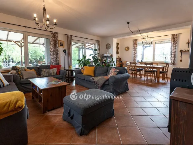 Eladó ház Lovas 140 nm