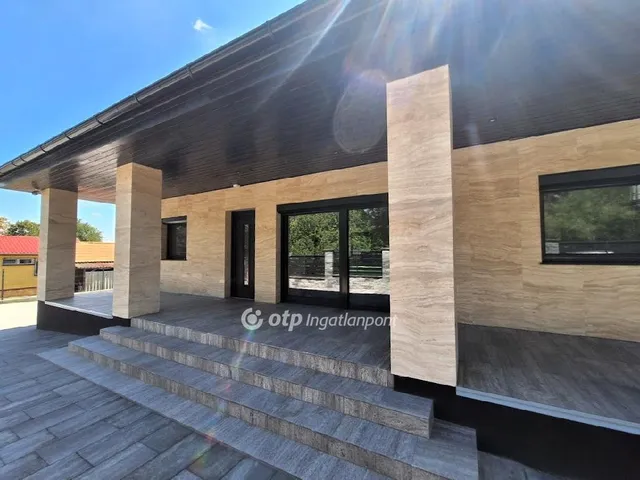 Eladó üdülő és hétvégi ház Balatonakarattya 126 nm