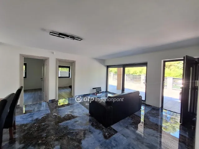 Eladó üdülő és hétvégi ház Balatonakarattya 126 nm