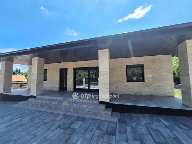 Eladó üdülő és hétvégi ház Balatonakarattya 126 nm