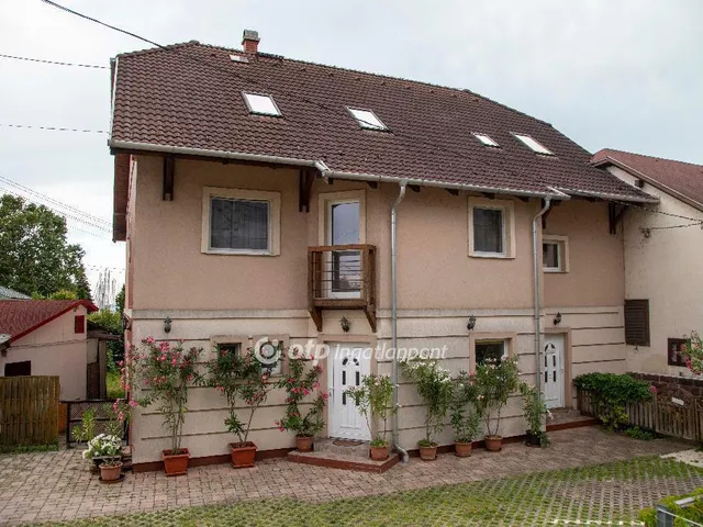 Eladó ház Balatonkenese 432 nm