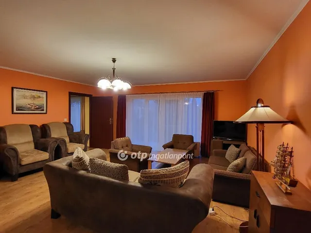 Eladó ház Balatonkenese 432 nm