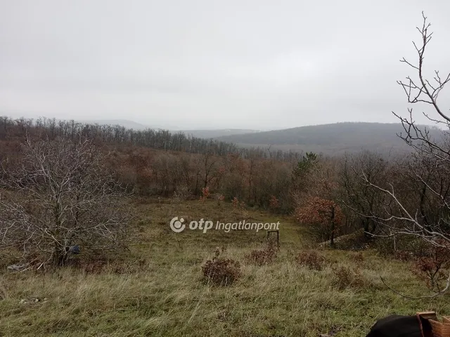 Eladó telek Pécsely 1532 nm