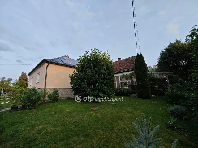 Eladó ház Csesznek 230 nm