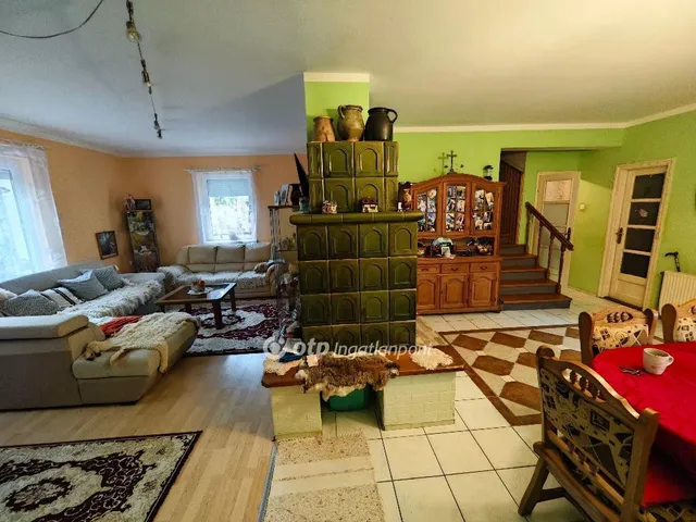 Eladó ház Csesznek 230 nm