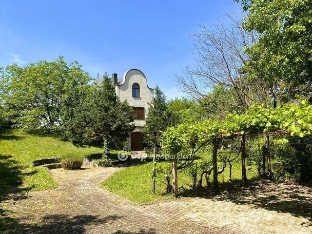 Eladó üdülő és hétvégi ház Balatonakarattya 178 nm