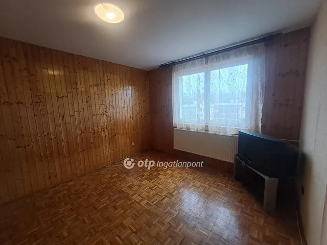 Eladó lakás Veszprém, Újtelep 80 nm